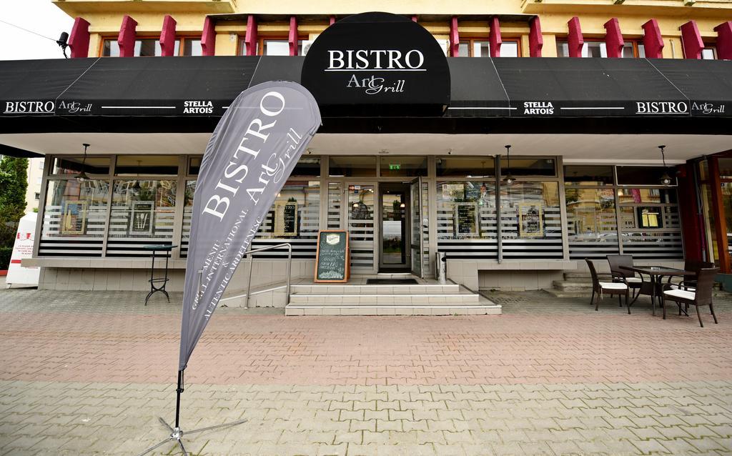 Artmotel & Bistro Hateg Exterior photo